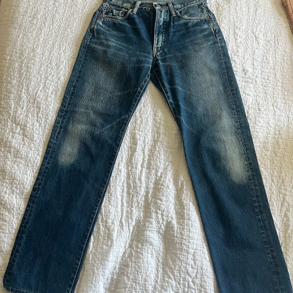 Classic Blue Straight Leg Jeans with Lived-In Look